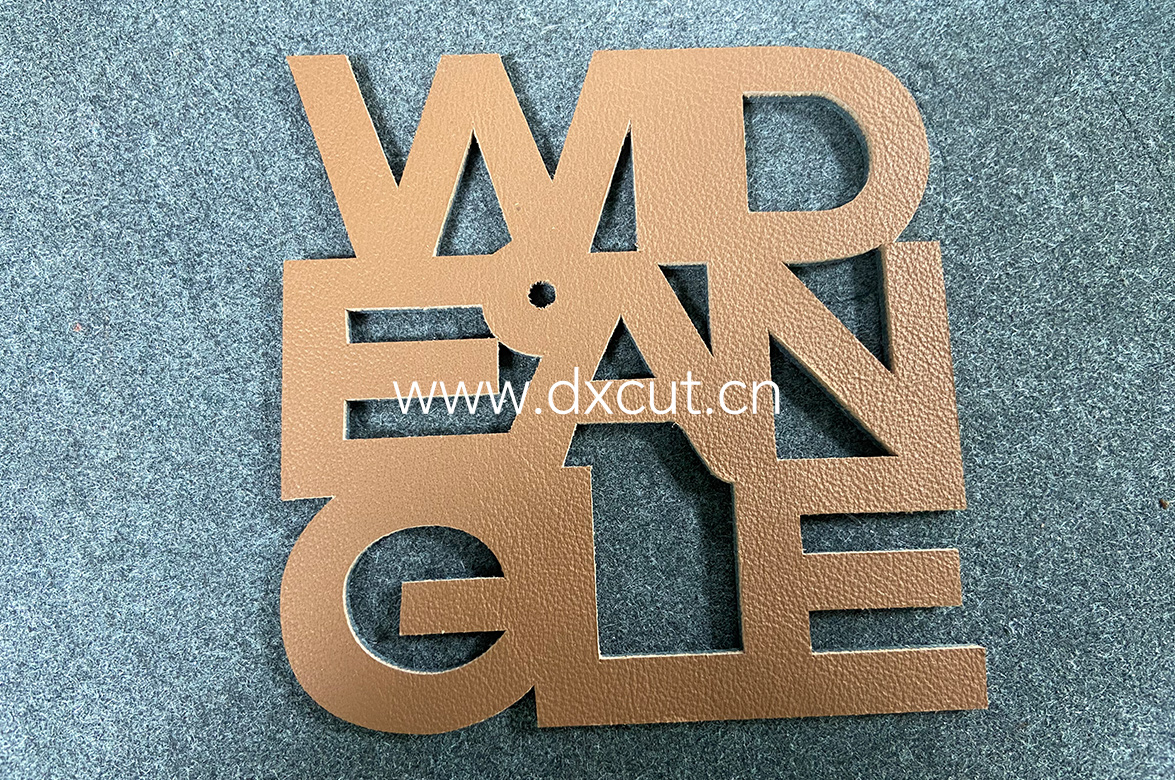 振动刀切割机裁切异形人造皮革不发黑,不烧焦,无异味