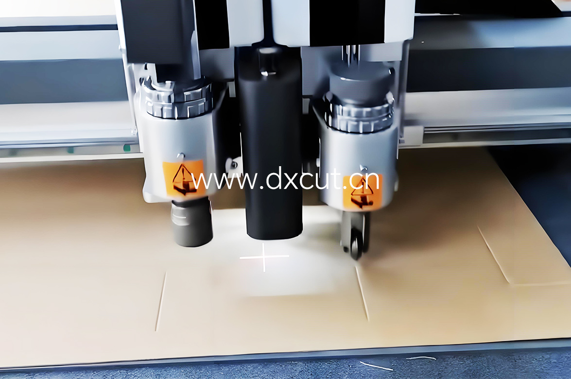 振动刀切割机多种刀具灵活组合的加工优势