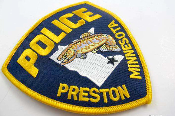 绣花背章激光切割