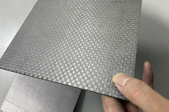 振动刀切割碳纤维复合材料板