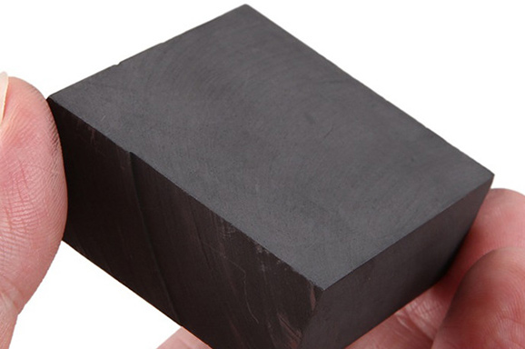 振动刀切割石墨板石墨成块状