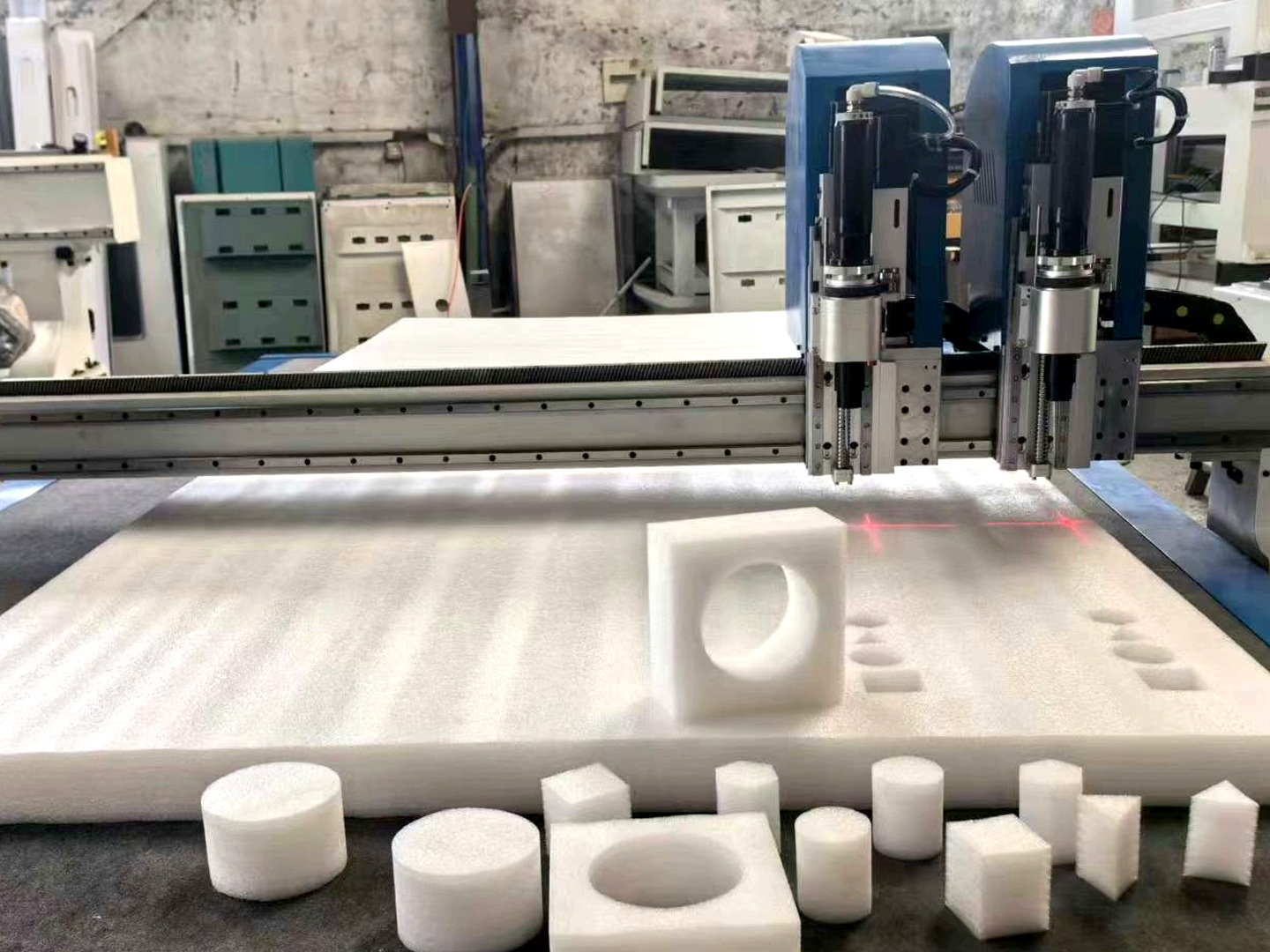 中小型企业如何选择适合自己的振动刀切割机